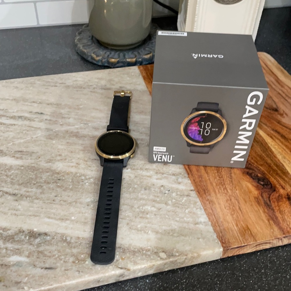 Garmin Venu Smartwatch - LIKE NEW
